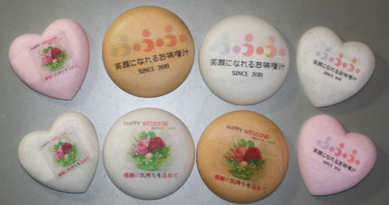 最中の表面にカラーで画像から文字まで印刷できます!